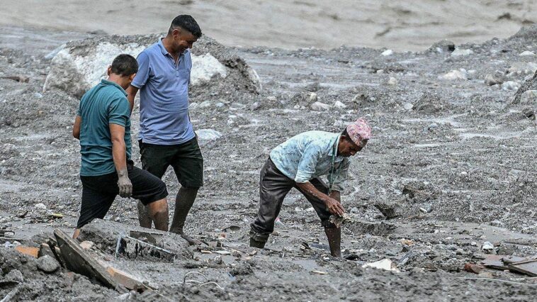 son-realizes-missing-american-dad-was-in-path-of-nepal-disaster-after-watching-viral-video