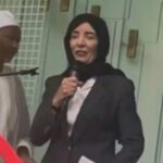 new-york-gov.-kathy-hochul-dons-hijab-while-speaking-to-group-of-muslim-men-(video)
