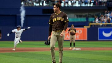 san-diego-padres-swept-by-rays-after-outfielder-drops-fly-ball-over-the-fence-for-a-home-run:-watch