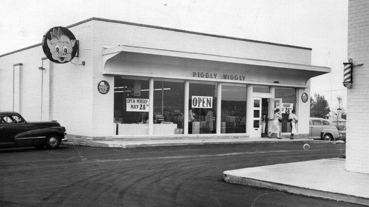 shoppers-are-going-hog-wild-for-piggly-wiggly’s-retro-pig-merchandise