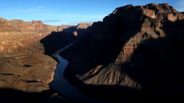 hikers-vanish-as-flash-flood-sweeps-through-grand-canyon