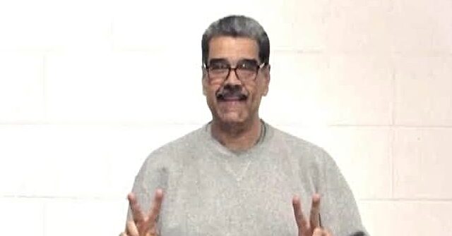 nicolas-maduro-flashes-‘peace’-sign-in-alleged-new-photos-from-ny-prison