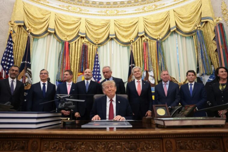 trump-unveils-more-prescription-drug-pricing-discounts-projected-to-save-americans-$600b:-‘major-step-forward’