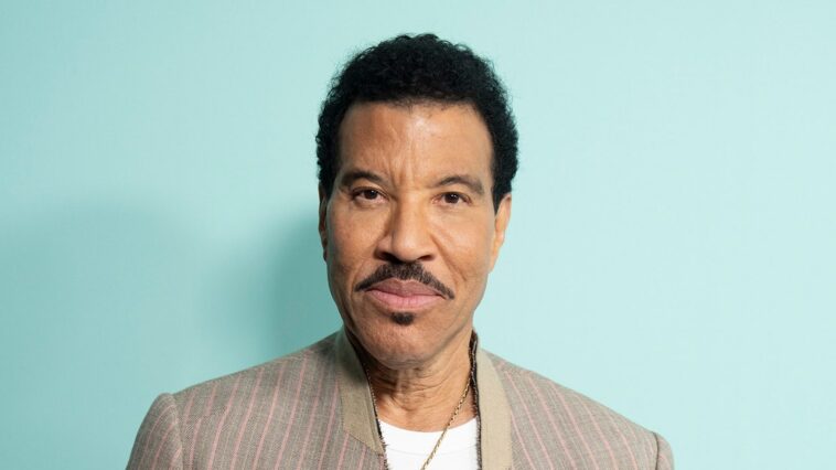 lionel-richie-hospitalized-in-st-louis-after-summer-of-health-scares-and-canceled-concerts