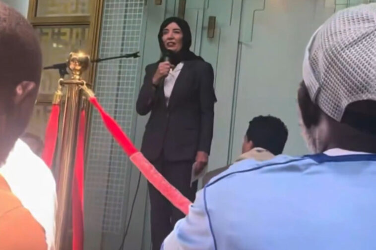 conservatives-slam-ny-gov.-hochul-for-wearing-head-scarf-at-islamic-center