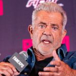 mel-gibson-apologizes-for-mocking-asl-interpreter,-blames-‘spontaneous-thoughtless-idiocy’