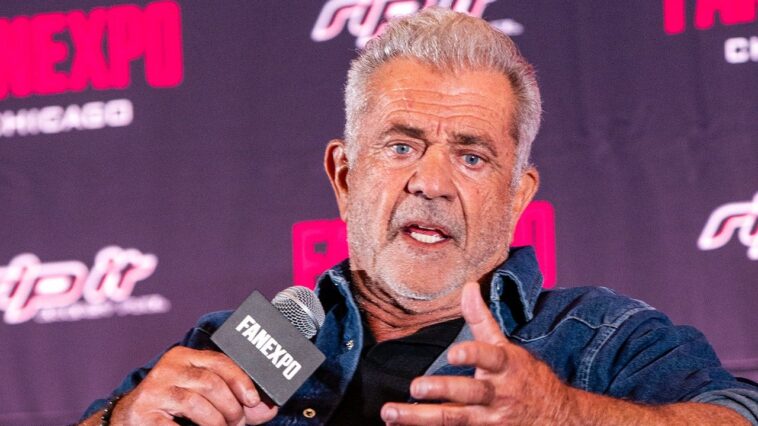 mel-gibson-apologizes-for-mocking-asl-interpreter,-blames-‘spontaneous-thoughtless-idiocy’