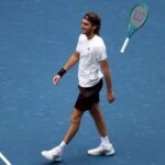 stefanos-tsitsipas-makes-early-us-open-statement-a-year-after-agonizing-exit