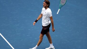 stefanos-tsitsipas-makes-early-us-open-statement-a-year-after-agonizing-exit