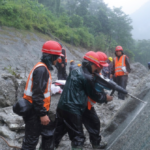 rescuers-try-to-save-900-people-trapped-in-nepal-hydropower-tunnels-by-flood
