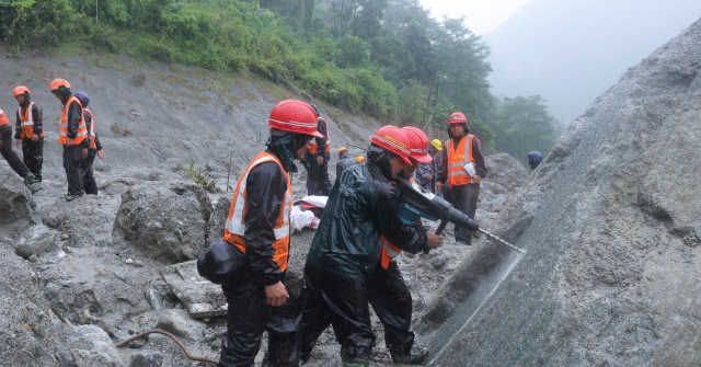 rescuers-try-to-save-900-people-trapped-in-nepal-hydropower-tunnels-by-flood