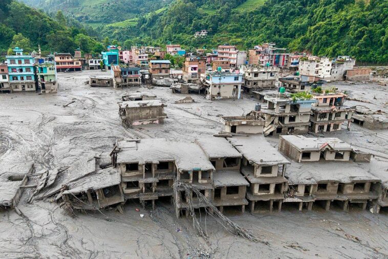how-a-principal’s-quick-thinking-saved-900-students-from-devastating-floods