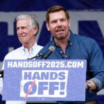 see-eric-swalwell’s-incognito-airport-look-before-fbi-confrontation