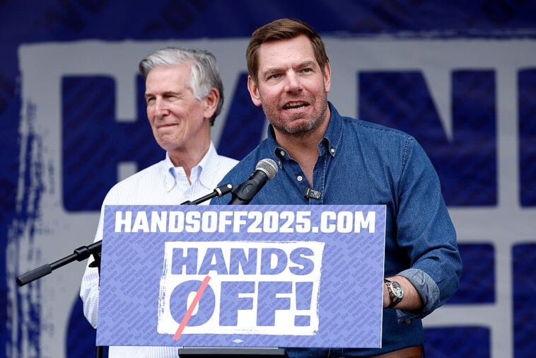 see-eric-swalwell’s-incognito-airport-look-before-fbi-confrontation