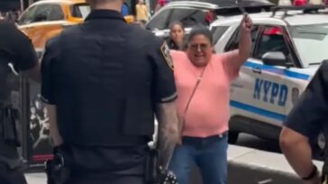 dramatic-video-shows-knife-wielding-woman-who-stabbed-two-charge-at-nyc-cops-after-making-chilling-threat