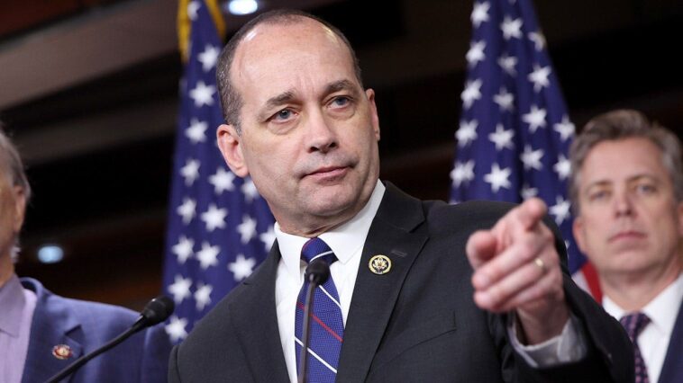 ex-house-freedom-caucus-chair-says-gop-isn’t-‘a-conservative-party-anymore,’-but-democrats-are-‘worse’