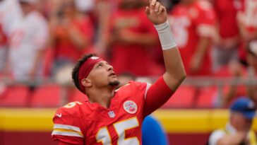 2026-nfl-predictions:-patrick-mahomes-will-return-to-dominance-in-comeback-season