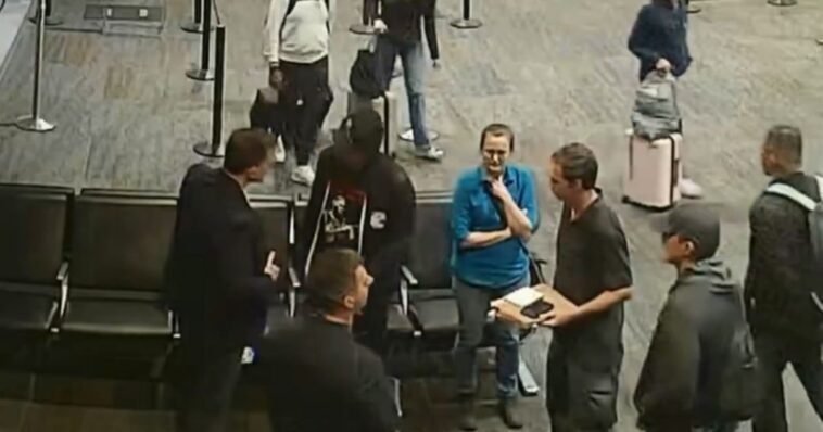 watch:-footage-of-eric-swalwell-being-swarmed-by-fbi-agents-at-sf-airport-emerges