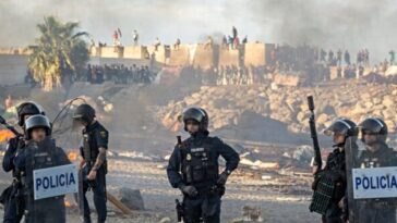 watch:-spanish-police-fire-warning-shots-during-growing-tensions-outside-ceuta-migrant-shelter