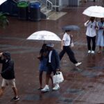 rainy-weather-doesn’t-stop-us-open-goers-from-getting-their-tennis-fix