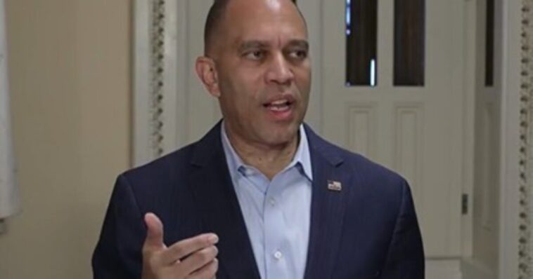 hakeem-jeffries-flips-out-after-two-democrats-join-republicans-to-force-vote-on-resolution-condemning-socialism