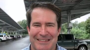 moulton:-there’s-room-for-dsa-in-democratic-party,-media-overblow-differences-between-them,-other-dems