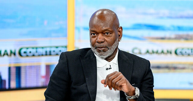 nfl-legend-emmitt-smith-accused-of-conning-$2.5-million-from-native-american-investor