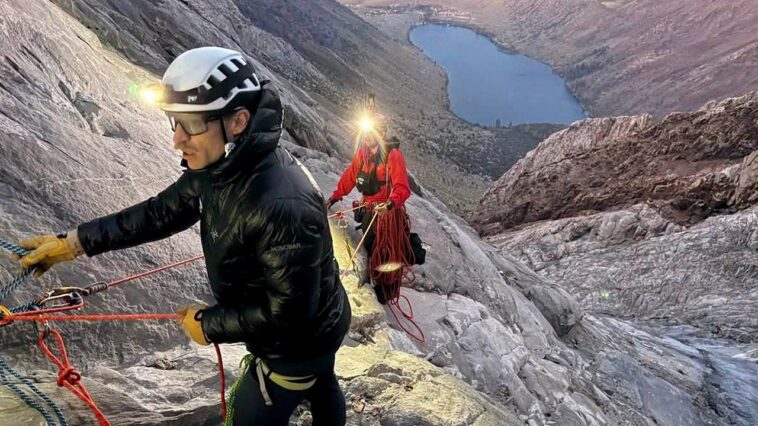 climber-stranded-on-6-inch-ledge-at-11,000-feet-as-46-mph-winds-ground-rescue-helicopter