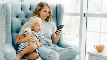 toddler-puts-self-up-for-adoption-after-seeing-mom-scrolling-lindsay-clancy-tiktok