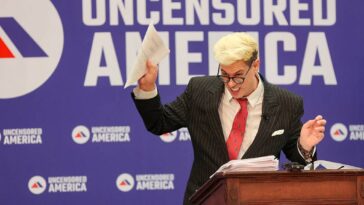 disgraced-provocateur-milo-yiannopoulos-whines-about-his-deportation