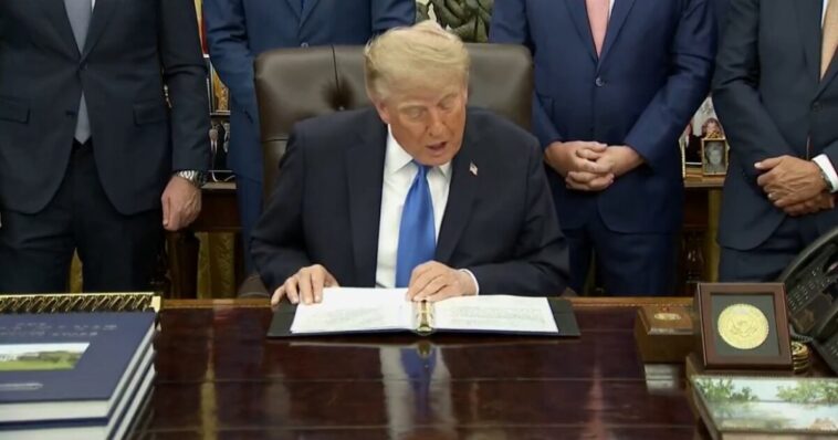 watch-live:-president-trump-meets-with-us-travel-executives
