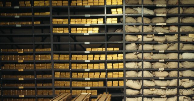 dutch-central-bank-moves-billions-in-gold-from-us.-and-canada-to-london-in-‘crisis-preparedness’-move