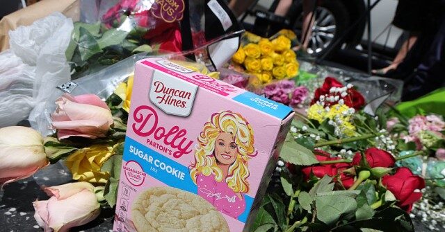 repairs-underway-after-dolly-parton’s-hollywood-walk-of-fame-star-vandalized