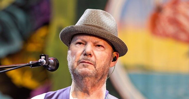 singer-christopher-cross-tells-canadian-crowd-he’s-‘very-sorry-and-embarrassed’-the-us.-has-‘an-a**hole-for-president’