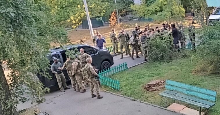 watch:-kiev-shootout-between-ukrainian-security-services-sbu-and-gur-leaves-one-dead-and-two-wounded-–-zelensky-orders-full-investigation-on-‘absolutely-disgraceful’-incident