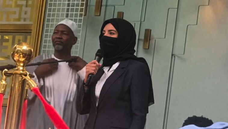 sad:-kathy-hochul-tries-to-warn-people-republicans-will-take-away-women’s-rights,-but-her-mouth-is-covered-by-hijab