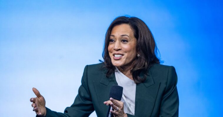 democrats-in-close-midterm-races-keep-telling-kamala-harris-to-stay-away