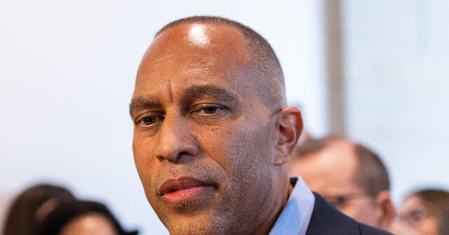 report:-house-minority-leader-hakeem-jeffries-faces-pressure-after-two-democrats-vote-with-republicans
