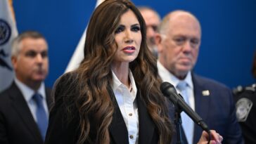 kristi-noem-offers-cringeworthy-take-on-markwayne-mullin’s-emergency-landing-in-coast-guard-plane