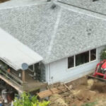 watch-—-oregon:-deputies-in-swat-vehicle-ram-suspect’s-tractor-in-tense-standoff