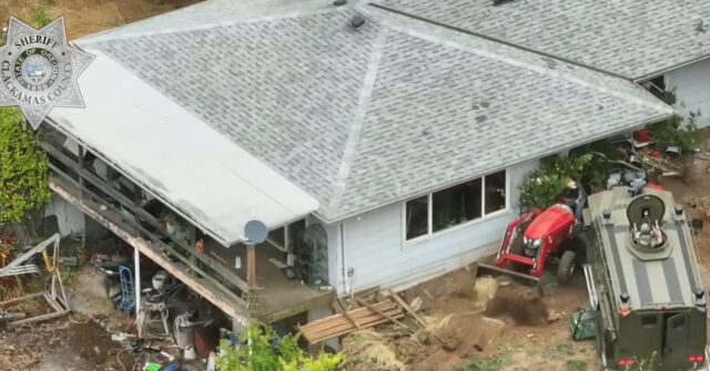 watch-—-oregon:-deputies-in-swat-vehicle-ram-suspect’s-tractor-in-tense-standoff