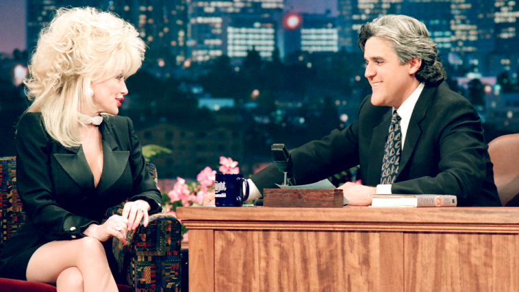 how-dolly-parton-used-her-authentic-country-wit-to-beat-hollywood-critics-to-the-punchline