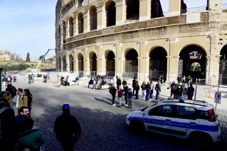 rome-declares-‘red-zone’-around-the-colosseum,-adding-extra-security-to-fight-criminals
