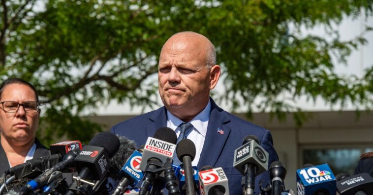 ‘shame!’:-unhinged-lindsay-clancy-fans-screech-at-da-during-press-conference