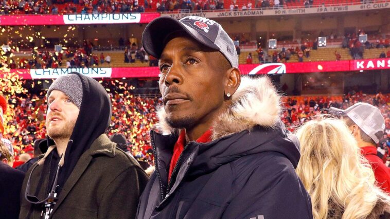 father-of-patrick-mahomes-asks-court-to-attend-son’s-games-amid-probation-for-driving-while-intoxicated