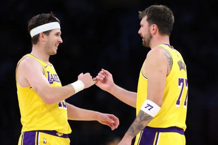former-nba-champion-calls-lakers-roster-‘whitest-laker-team’