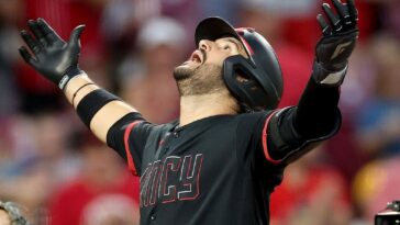 mlb-star-gets-all-american-welcome-after-proudly-becoming-us-citizen