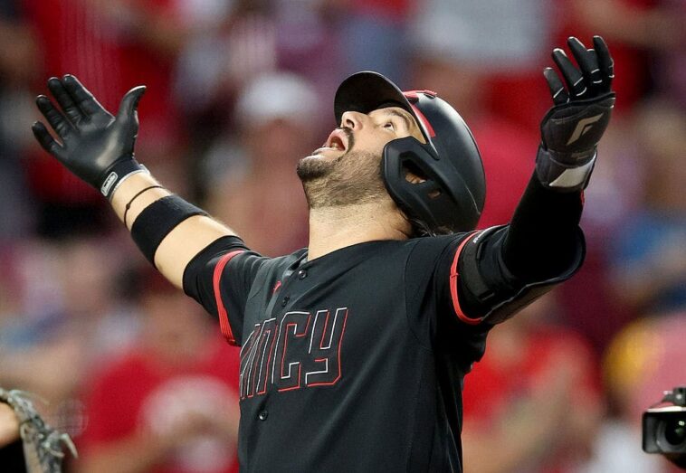 mlb-star-gets-all-american-welcome-after-proudly-becoming-us-citizen