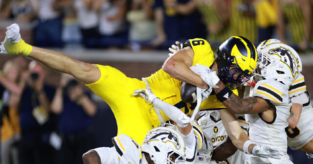 ‘fire-everyone!’:-fans-blast-big-ten-for-clock-confusion-after-controversial-hail-mary-finish-in-michigan-game