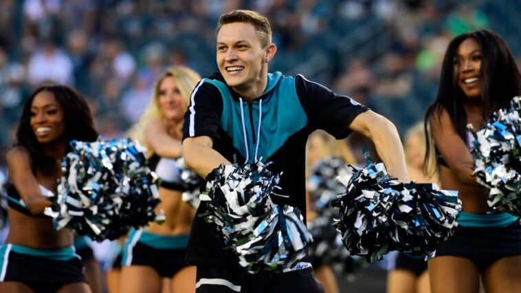 the-real-problem-with-the-nfl’s-male-cheerleaders